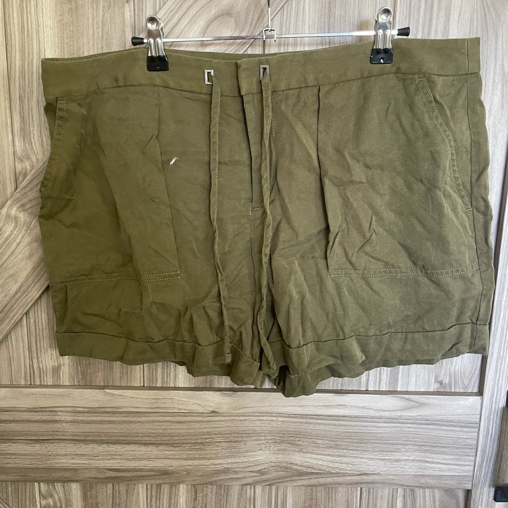 Banana republic size 14 linen army green shorts